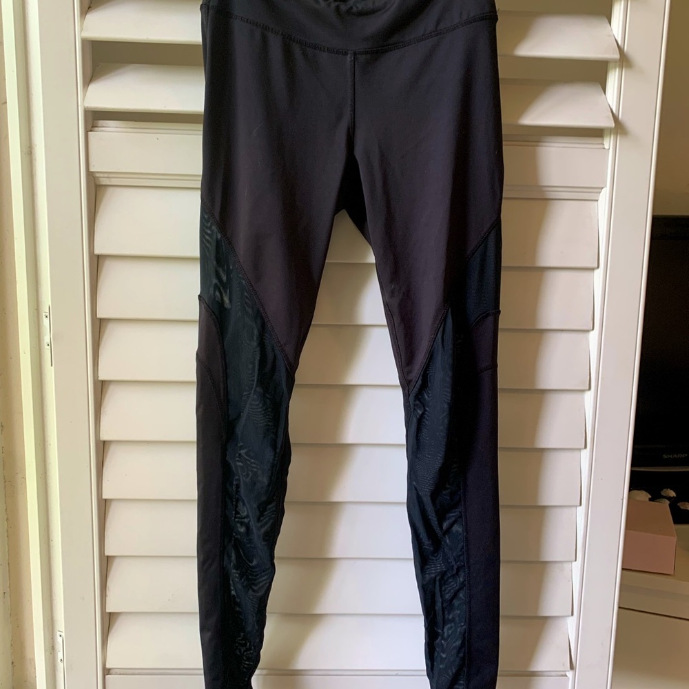 Mesh workout leggings
